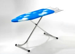 Bügeltisch Mit Großer Herausziehbarer Abstellfläche