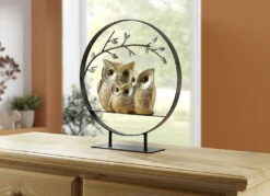 Dekorative Eulenfamilie Unter Zweig