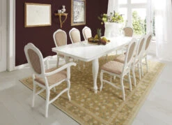 Esszimmermöbel Mit Hochglanzlackierter Oberfläche