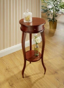 Teilmassiver Beistelltisch In Nussbaum