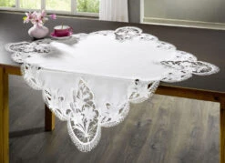 Tisch- Und Raumdekoration Aus Plauener Spitze