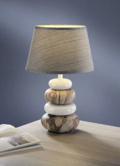 Tischleuchte Mit Lackiertem Fuß -Heim Schmücken Geschäft tischleuchte mit lackiertem fuss farbe braun