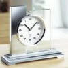 Tischuhr Mit Gebürstetem Metallgehäuse -Heim Schmücken Geschäft tischuhr mit gebuerstetem metallgehaeuse farbe silber