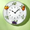 Wanduhr Aus Keramik, Mit Obstdekor