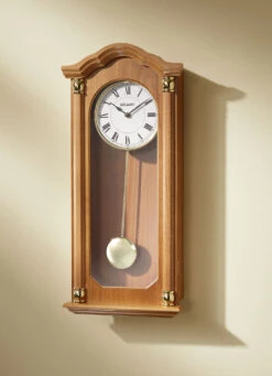 Wanduhr Aus Teilmassivem Holz