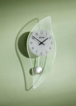 Wanduhr Mit Arabischen Ziffern