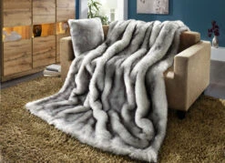 Wohn-Accessoires Aus Naturgetreuem Langhaar-Webpelz -Heim Schmücken Geschäft wohn accessoires aus naturgetreuem langhaar webpelz farbe weiss silber meliert groesse 910